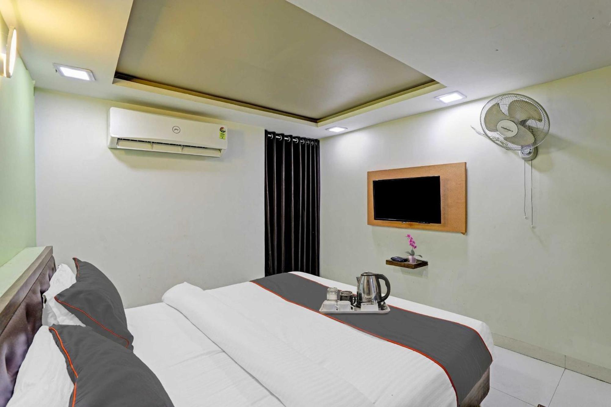 Hotel O Royal 阿穆达巴 外观 照片