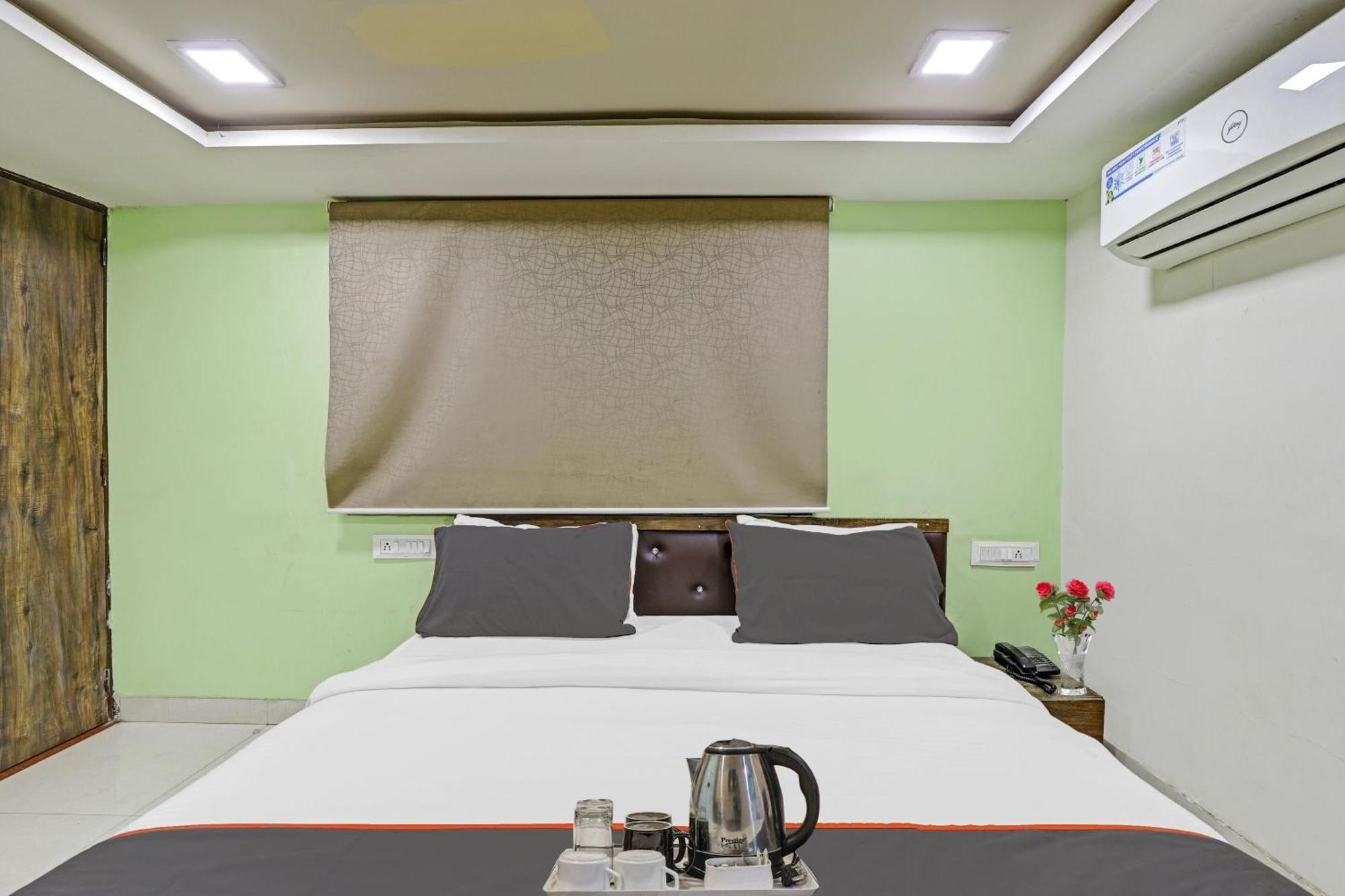 Hotel O Royal 阿穆达巴 外观 照片